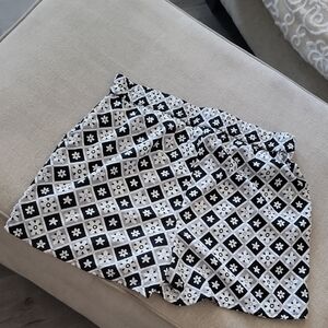Noisy may Black and White Geometric Women's Short Set